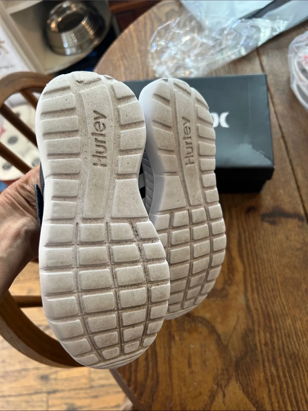 Hurley Deep Navy ⚓️ and White Kids Mesh Hook-and-Loop Sneakers in box 📦